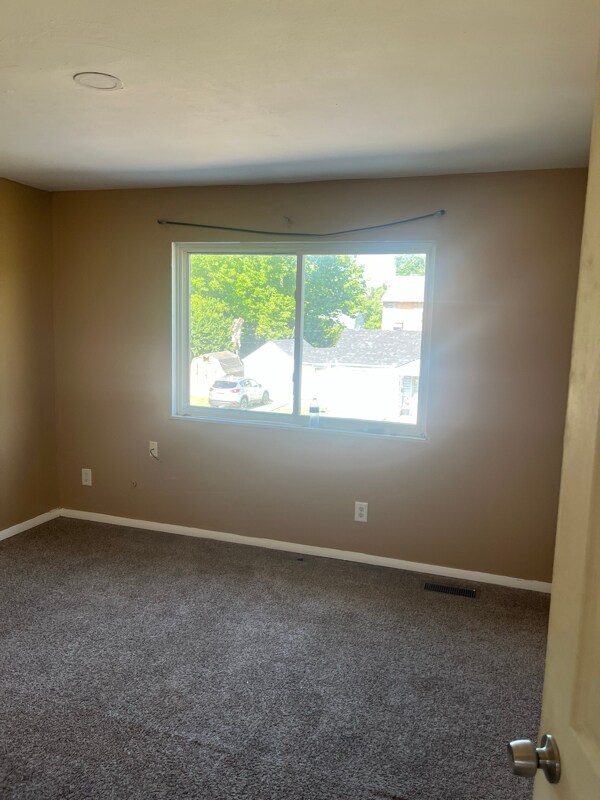 Building Photo - 2018 Hickorydale Dr