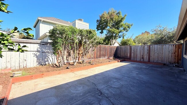 Building Photo - 228 Puddingstone Rd