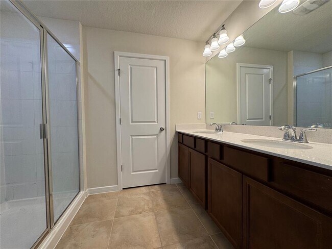 Building Photo - 10904 Leafshore Lp