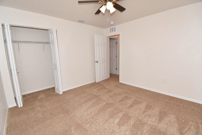 Building Photo - Charming 3/1 House