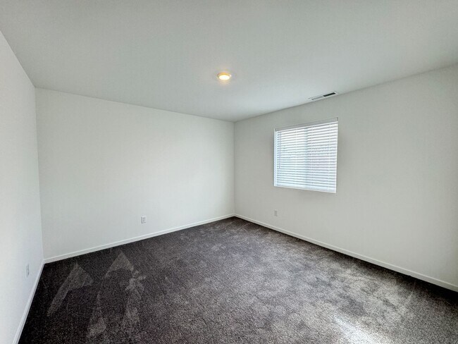 Building Photo - Brand New Home - 3bdrm 2.5ba - The Reserve in the Pines - La Pine, OR