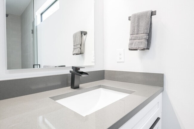 Building Photo - 3432 SW 8th St