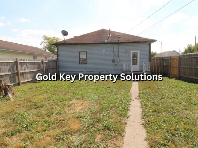 Building Photo - MUNCIE 3 BR 1 BA house with Fenced Backyar...
