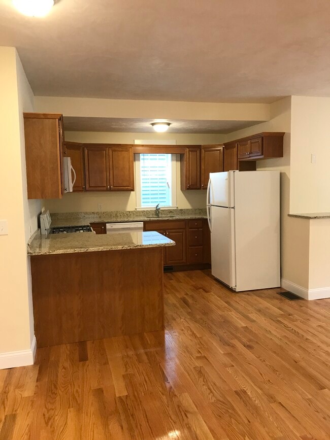 Building Photo - 18 Rockdale Ave