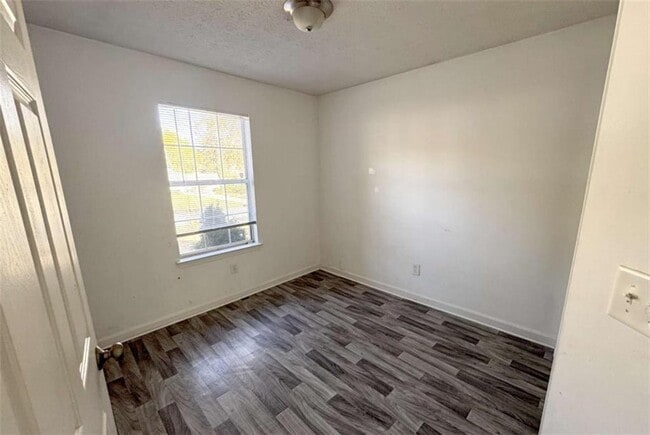 Building Photo - 2119 Briar Glen Ln SW