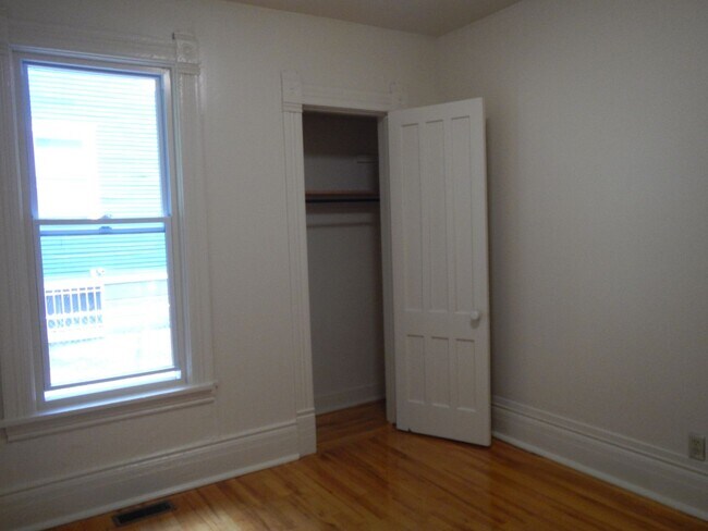 Building Photo - Newly Renovated 1st Floor Apartment with G...
