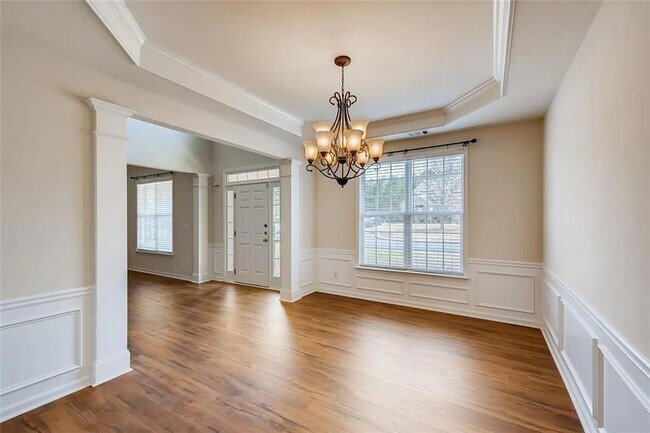 Building Photo - 520 Midhurst Pl