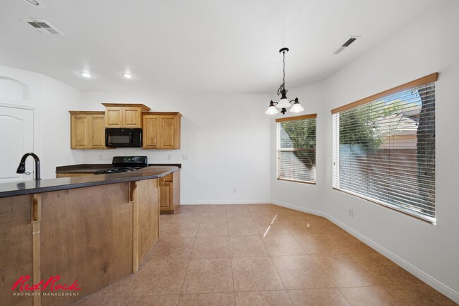 Building Photo - 3304 W Palomar