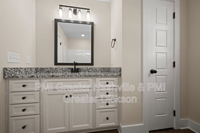 Building Photo - 3005 Longview Court