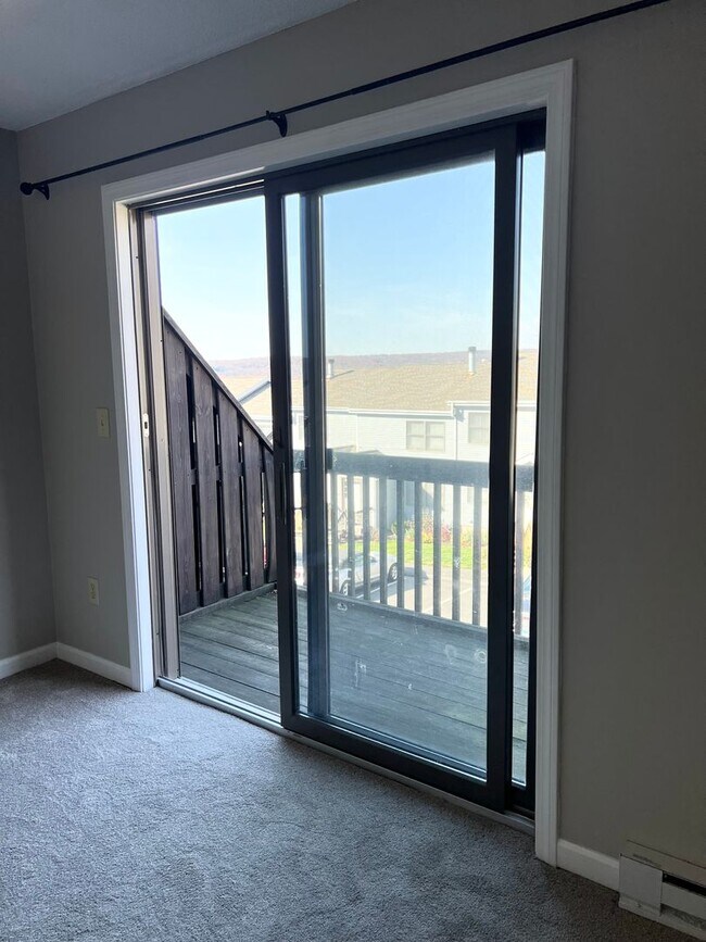 Building Photo - Rarely available Lake Vista Townhouse - en...