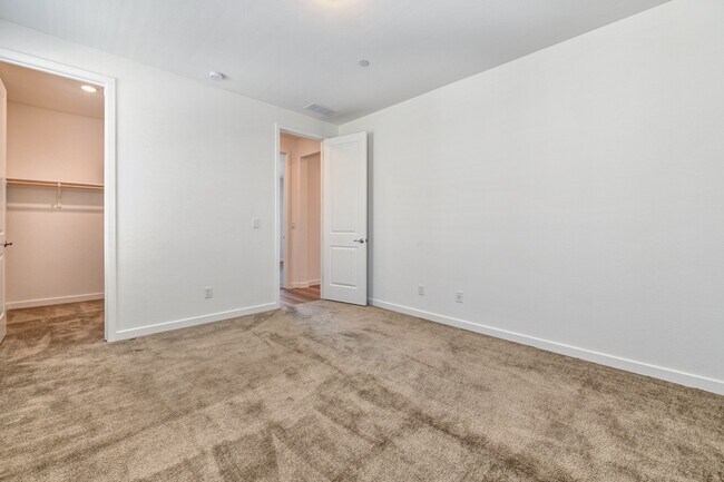 Building Photo - 6930 Peak Way