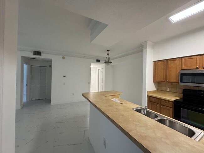 Building Photo - 9873 Baywinds Blvd