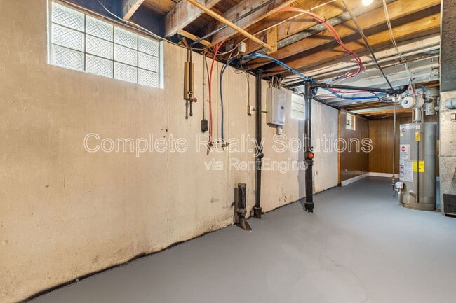 Building Photo - 8881 Darnell Pl