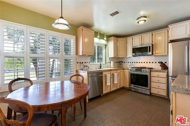 Building Photo - 5849 Goodland Ave