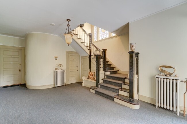 Building Photo - FG Rooms and Short Term Rentals