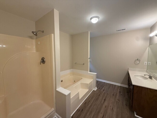 Building Photo - 5500 Misty Valley Dr