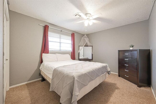 Building Photo - 1621 Kavel Dr