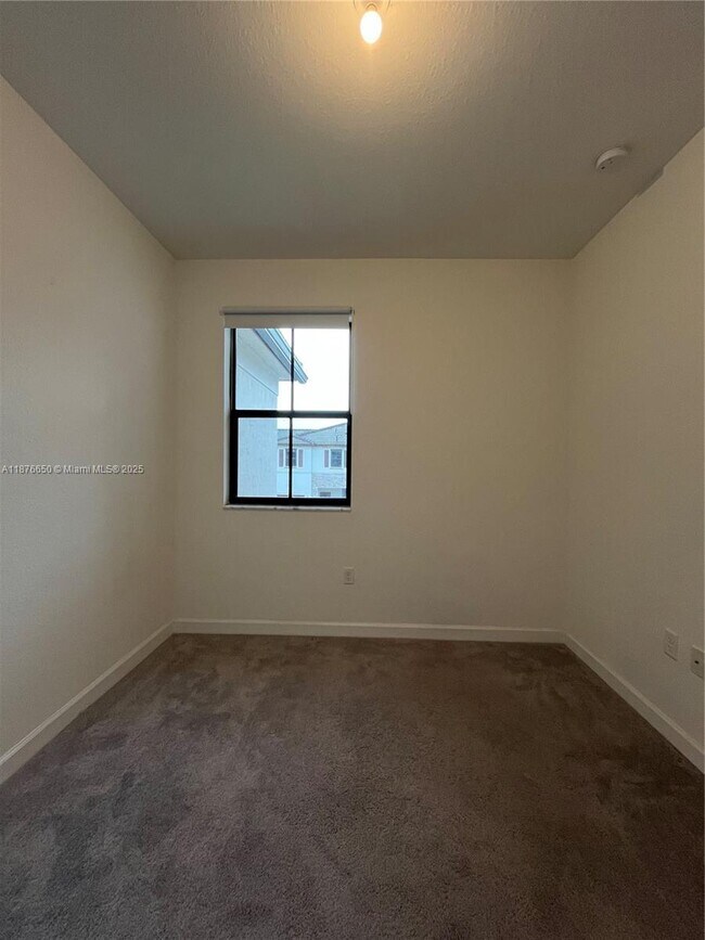 Building Photo - 10247 SW 231st Ln