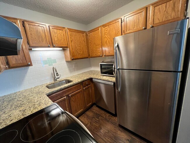 Building Photo - 1409 Farrington St