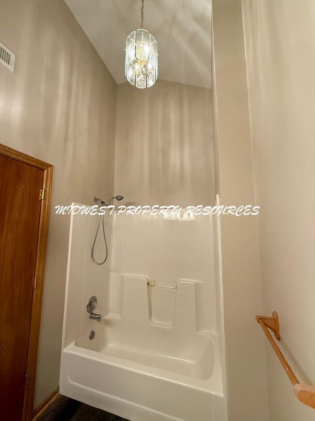 Building Photo - Cozy 3 Bedroom Ranch Home in Greenwood