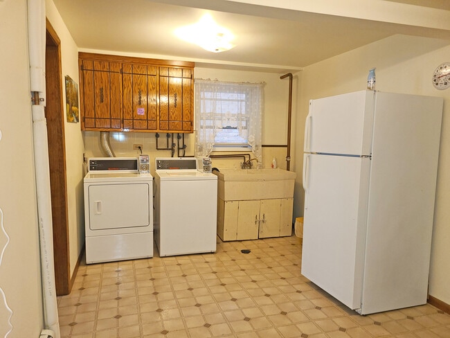 Building Photo - 5972 S Archer Ave