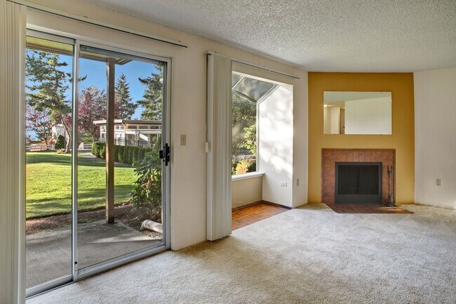 Building Photo - Soundview