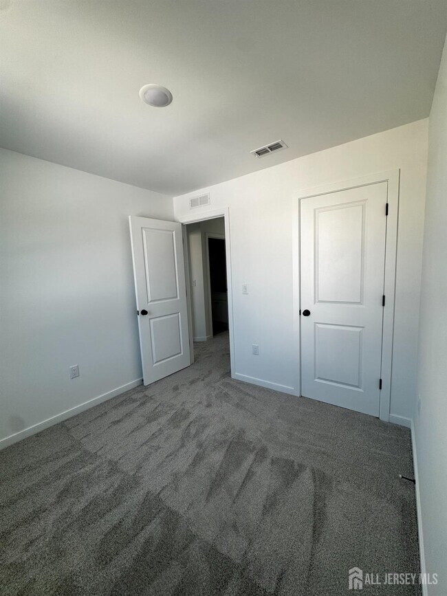 Building Photo - 59 Basswood St