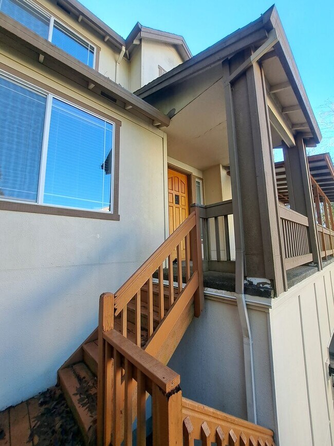 Building Photo - Secluded 5 bedroom Amazing Views Green Space