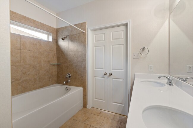 Building Photo - 503 Parkfield Ln