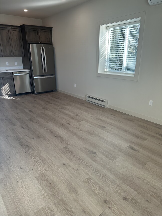 Building Photo - 4 Laurel Hill Dr