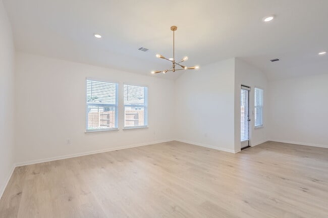 Building Photo - 2429 Hackamore Dr