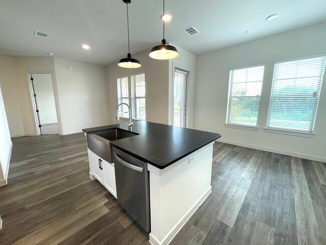 Building Photo - 8421 S Hwy 183