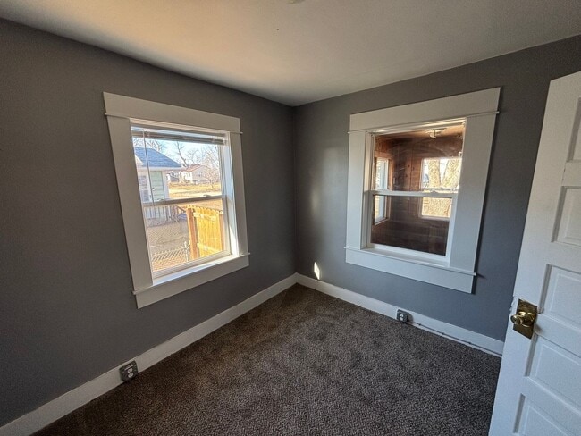 Building Photo - Updated 2-Bedroom Home on the West End of Council Bluffs