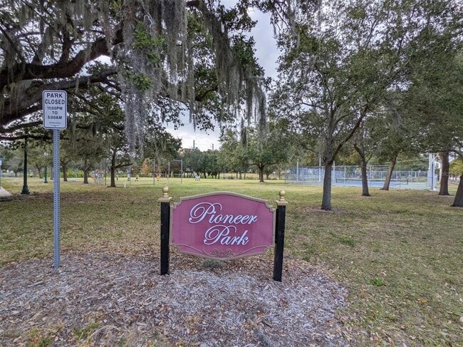 Building Photo - 1090 Cocoanut Ave