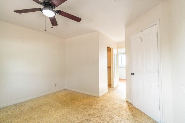 Building Photo - 2610 E Pikes Peak Ave