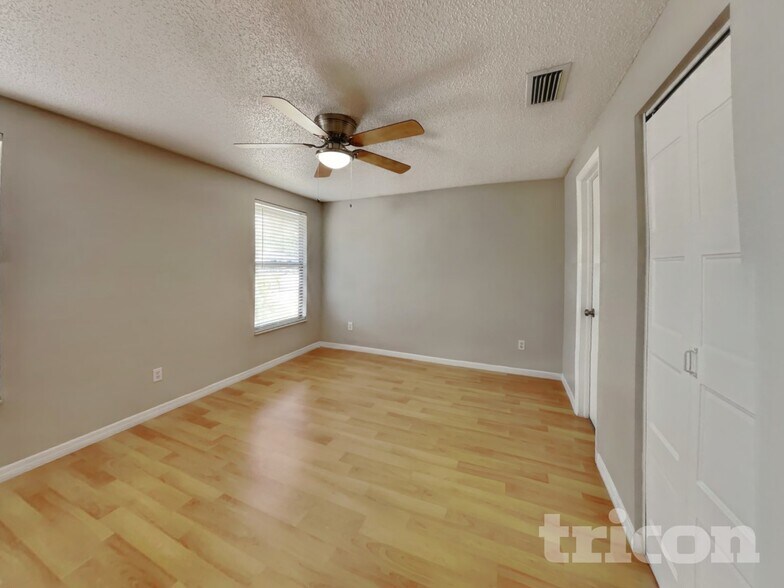 Building Photo - 16128 Foxfire Dr