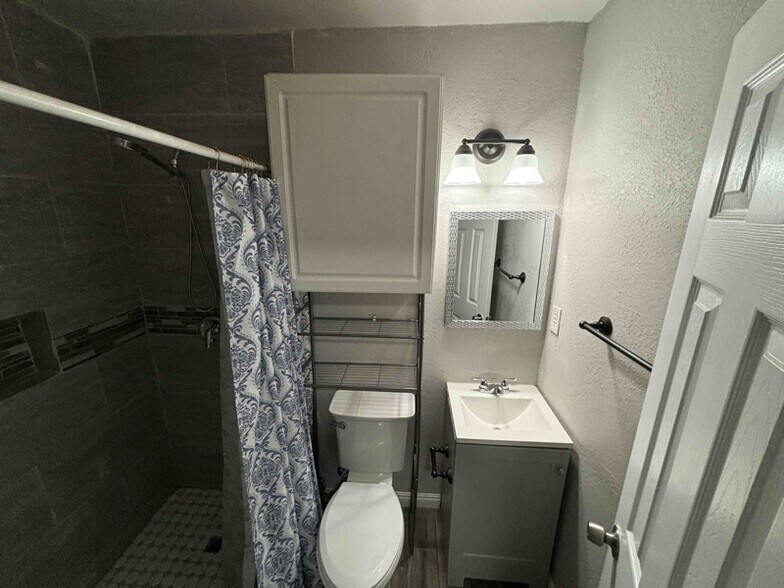 Building Photo - 3406 Culver St