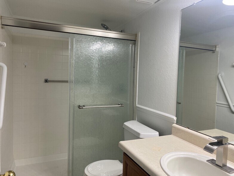 Building Photo - 5028 W Hurston Dr