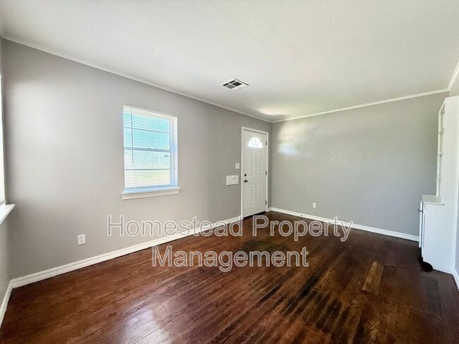 Building Photo - 1724 E Park Pl