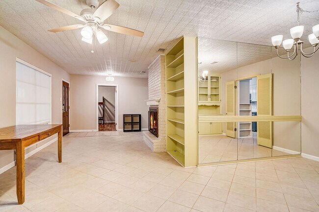 Building Photo - Welcome to this beautiful 3-bedroom, 2-bat...