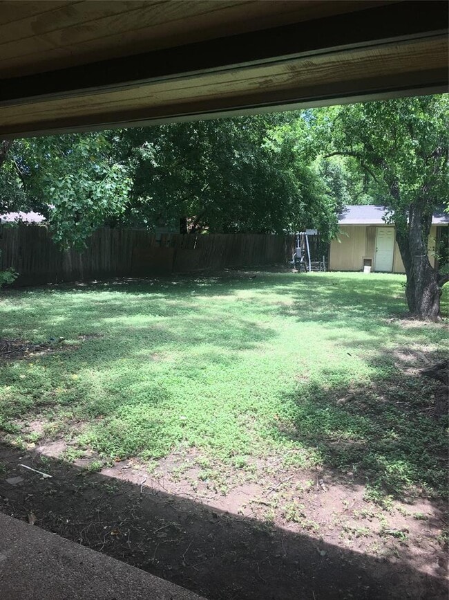 Building Photo - 6804 Suena Dr