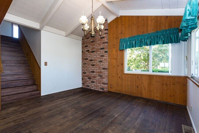 Building Photo - Large Traditional Home in La Mesa!