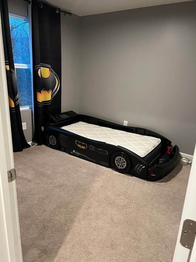 Building Photo - 208 Normandy Cres