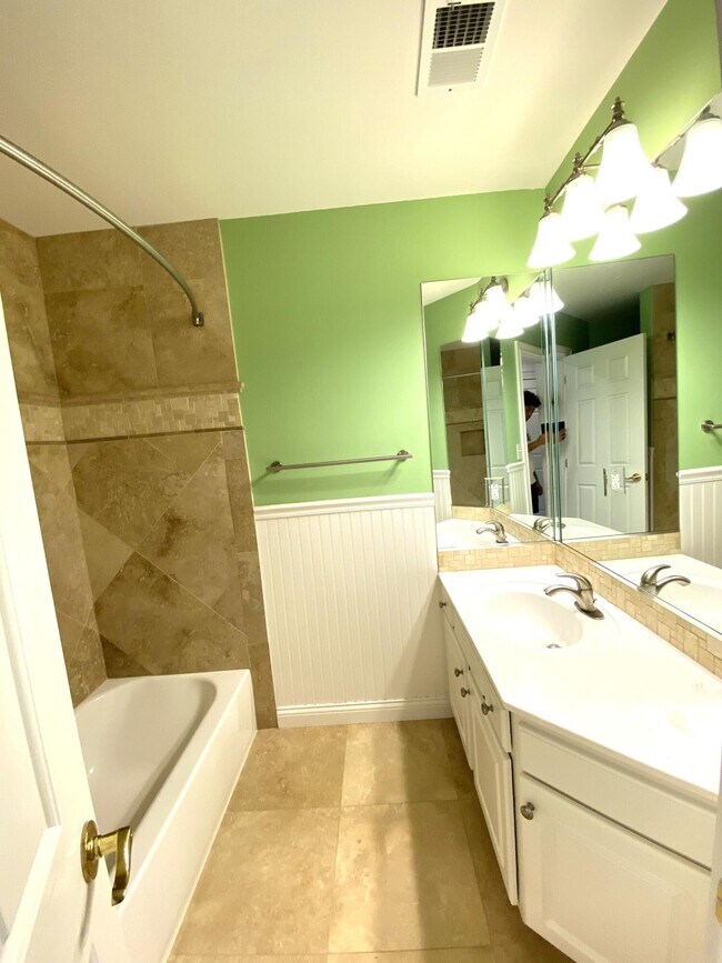 Building Photo - 4224 Evergreen Dr