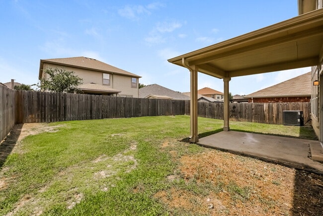 Building Photo - 824 Honey Dew Ln