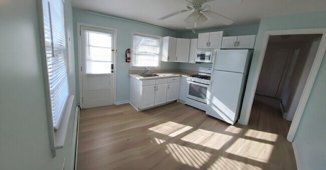 Building Photo - 211 Sheridan Ave