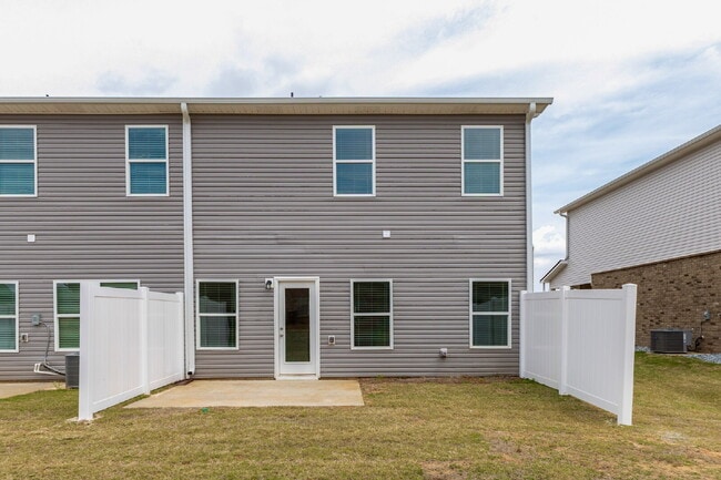 Building Photo - "Charming Newly built 3-Bed Townhouse Retreat with Granite Elegance in Prime Huntsville Location!"