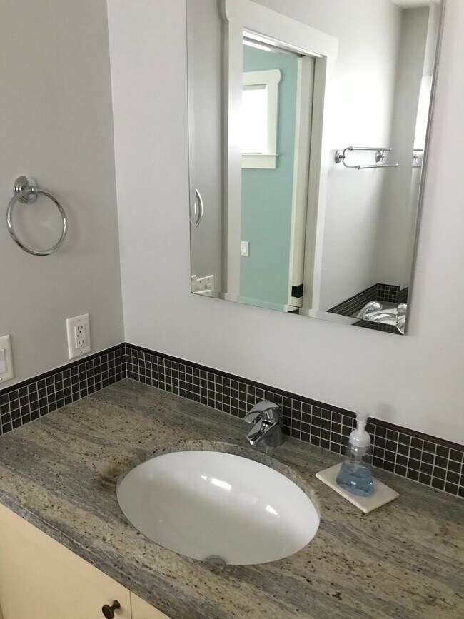 Building Photo - 7200 Airlie Pl