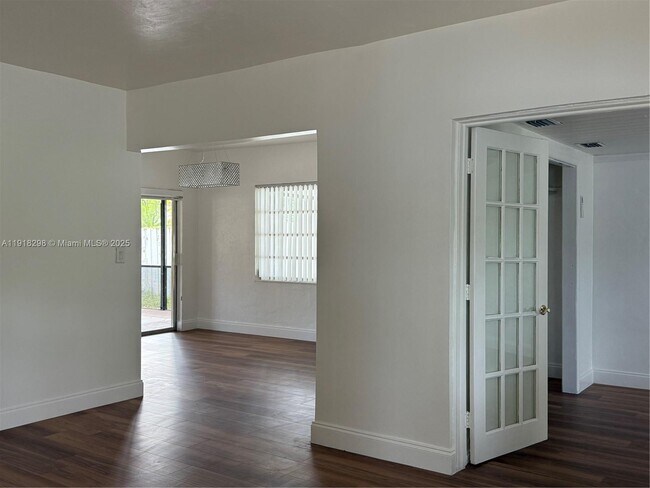 Building Photo - 6420 SW 18th Terrace