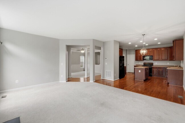 Building Photo - Experience the perfect blend of comfort, style, and functionality in this beautifully designed fo...